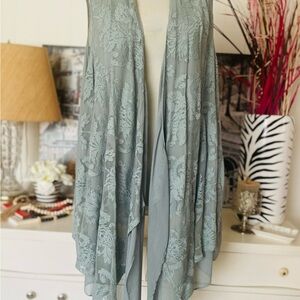 LOGO Lavish Sage Green Lace Chiffon Lagenlook Vest Women's 2X EUC Chic Coastal